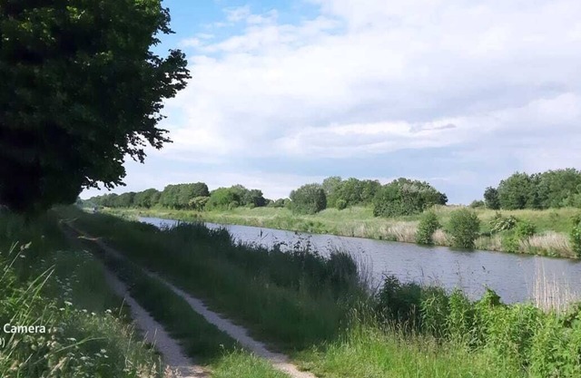 House on the canal with a large natural plot in Güster