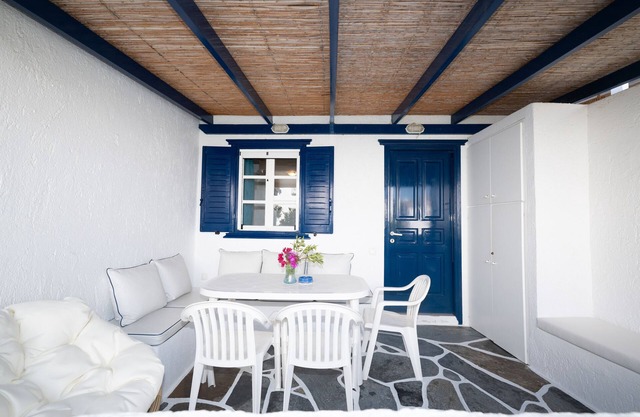 Bungalow 'Estia House' with Shared Pool, Wi-Fi and Air Conditioning