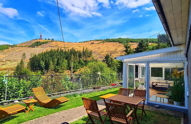Bungalow "Ferienwohnung Traumblick" avec vue sur les montagnes, terrasse privée et Wi-Fi