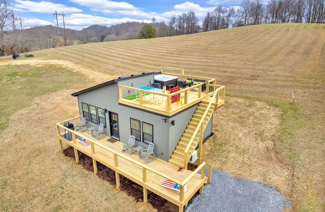 Bungalow /Hot tub /ping pong /Putt putt /corn hole /Jenga /connect 4/Checkers