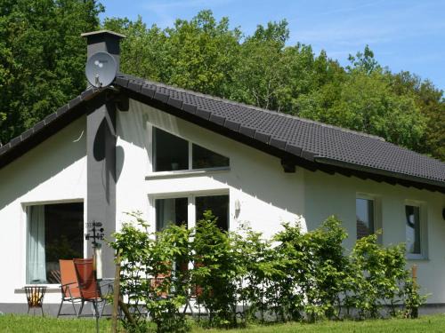 Bungalow in Eifel near Mountain Trails