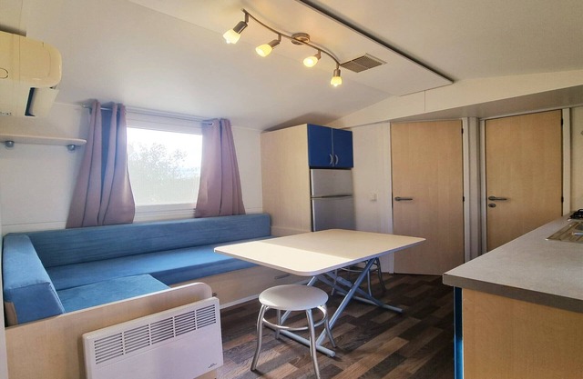 Bungalow in L’Escala near Sandy Beaches