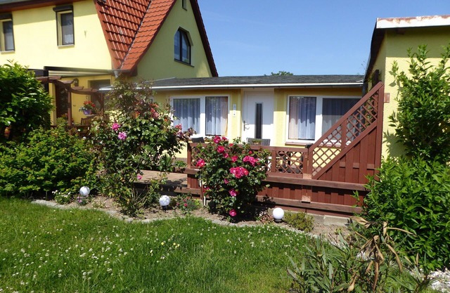 Bungalow א Zweedorf avec pelouse pour bronzer
