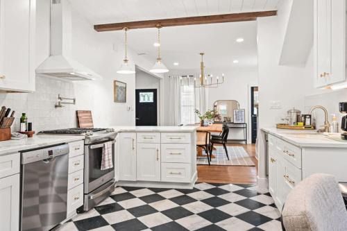 Bungalow on Main - Near Ark