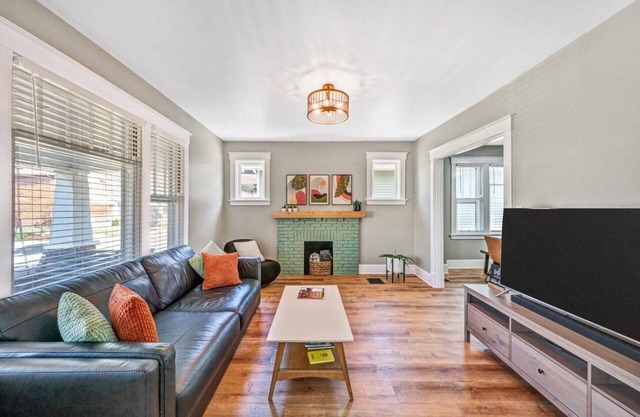 Bungalow style house, 10 min to downtown Cincy and 5 min to hiking trails!