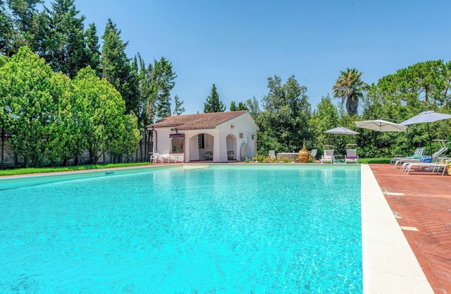 Bungalow 'Villa Paradiso' with Shared Pool, Wi-Fi and Air Conditioning