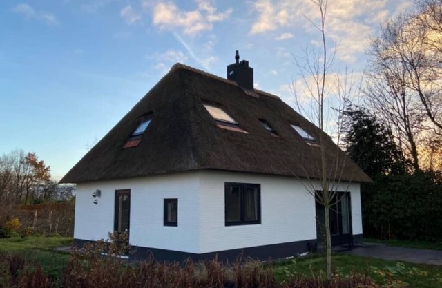 Bungalow with 2 bedrooms and enclosed garden