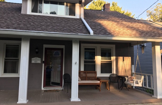 Bungalow with 3 bedrooms 2 bath in quiet tree lined neighborhood