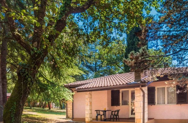 Bungalow dans la Polynésie de village touristique