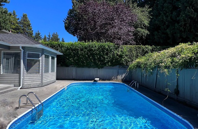 Bungalow with pool