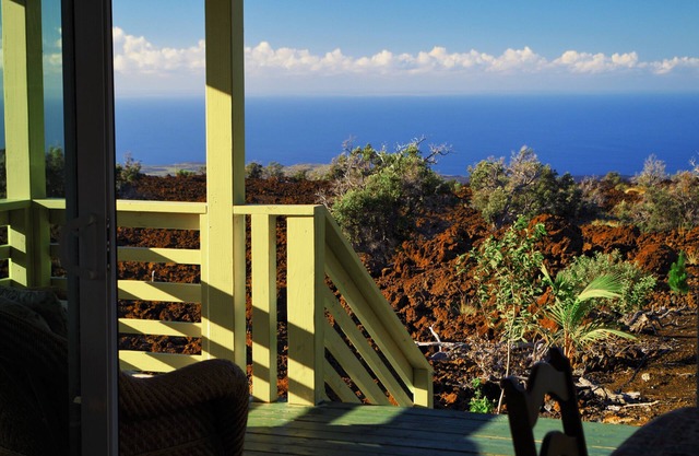 Bungalow avec vue spectaculaire sur l'océan depuis la véranda et le bain à remous privé