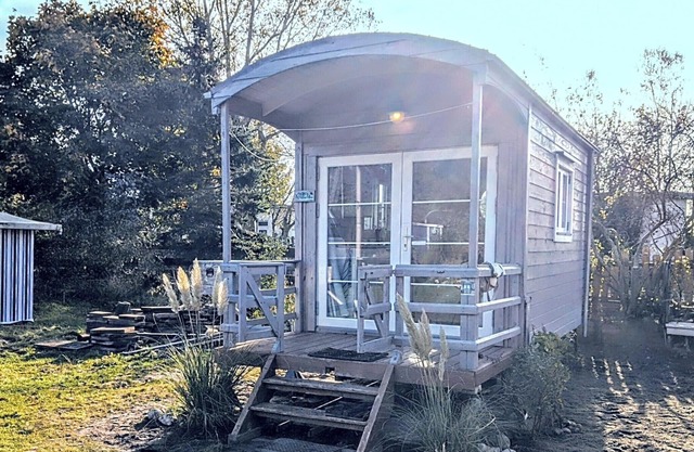 "Bunk 14" circus wagon / tiny house by the sea, glamping