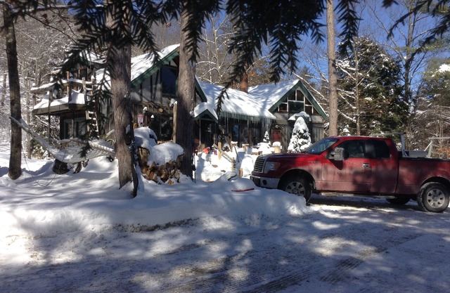 Private Cabin 1 mile de 30ft Waterfall WIFI & Cable, tente dans la cour. Chiens ok