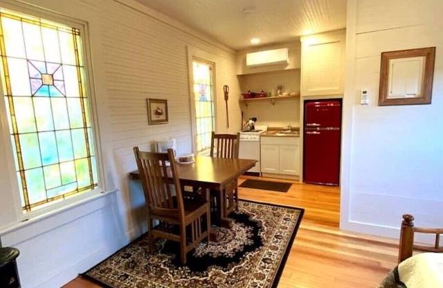 Bunkhouse Seventy-Four - Cute, quaint and just minutes from Jacksonville, IL