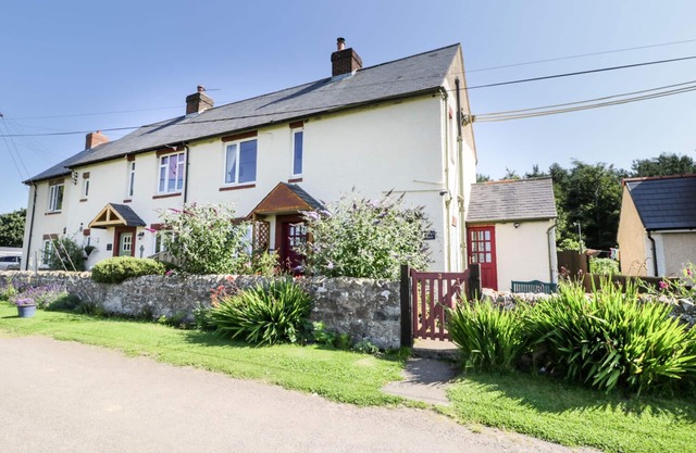 Bunty's Place, CHATTON