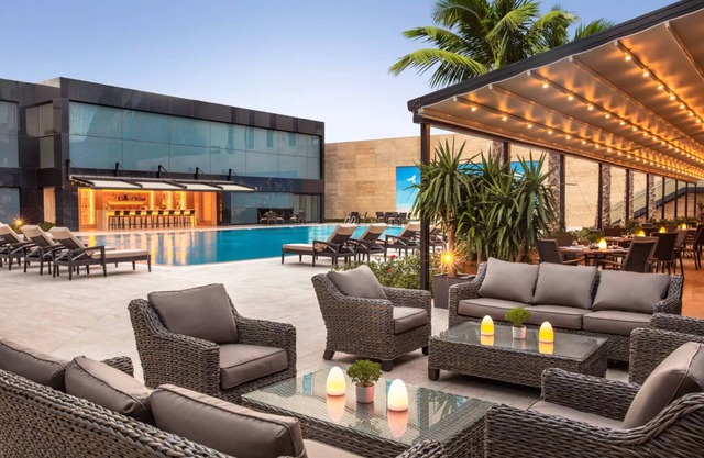 Burgu Arjaan Rotana 5* 4 persons otel 2+1