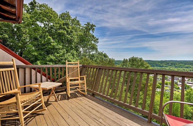 NOUVEAU! Burkesville Apt avec terrasse, vues et accès à la piscine!
