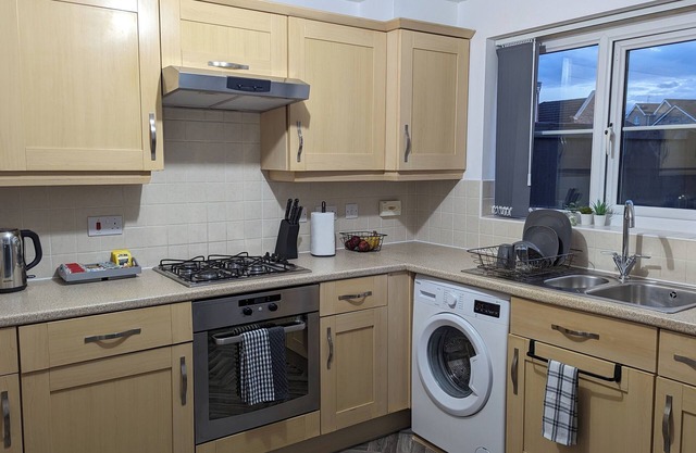 Burnley-4-bedroom House-sleeps 6-parking-clariturf