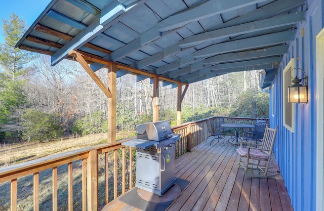 Burnsville Cabin w/ Deck & Trails - Dog Friendly!