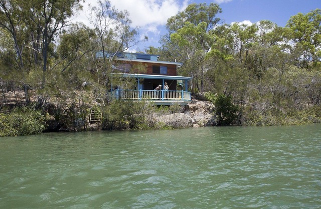 Burrum River Boat House - Havre du Pacifique