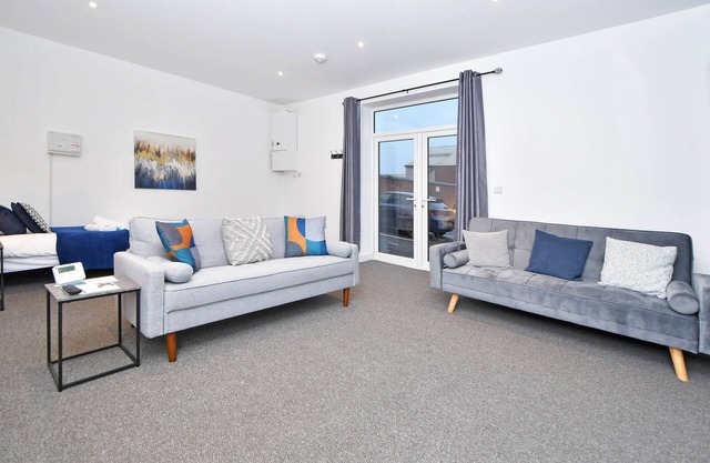 One Bedroom - Sleeps 4-Appartement-Salle de bain privée séparée