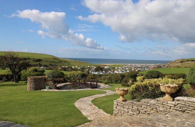 Burton View, BURTON BRADSTOCK