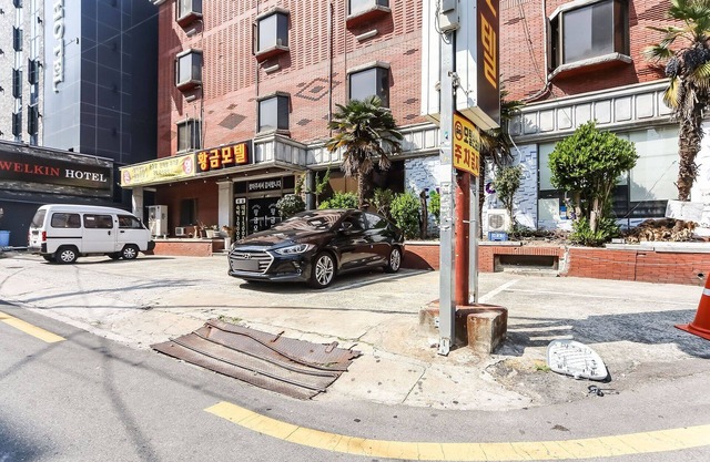 Busan Daeyeondong Hwanggeum