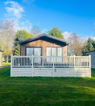 Bushmills Lodge with Hot Tub