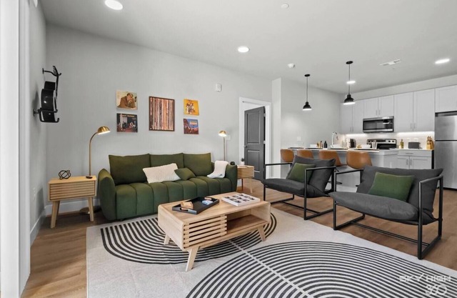 Hit the Right Note: Music-Themed 2BR/2BA Apt near UARK, Trails, AMP & Top Golf + Heated Pool
