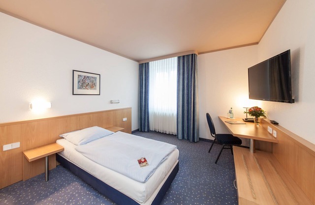 Business single room 1 - Hotel am Seegraben