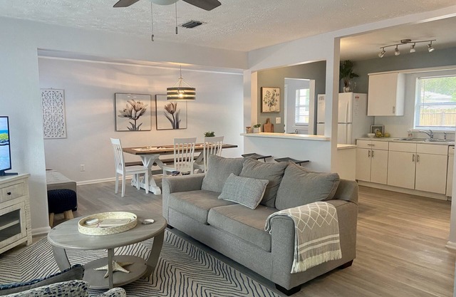 Bustling Downtown within Walking; New Bayfront Park & Beaches Minutes Away