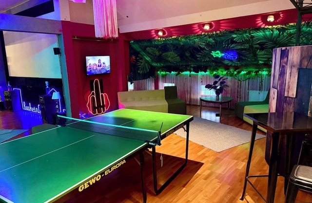 Butterfly | swimming pool-sauna-whirlpool-billiard-air hockey-ping-pong-football-BBQ