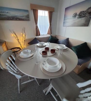 Buxton's Holiday Home - 'Park Holiday's' complex - St Osyth - Clacton-on-Sea