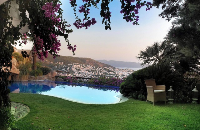 BV-415 3 Bedroom Holiday Villa with Private Pool and Detached Garden for Rent