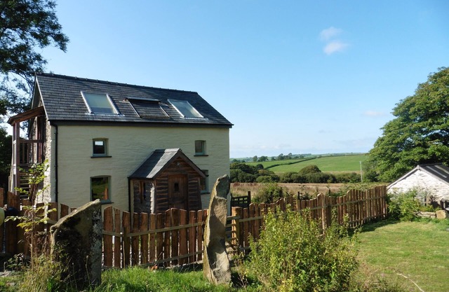 Bwthyn Bran, chalet confortable à 1 lit situé au bord des collines de Preseli. Animaux acceptés