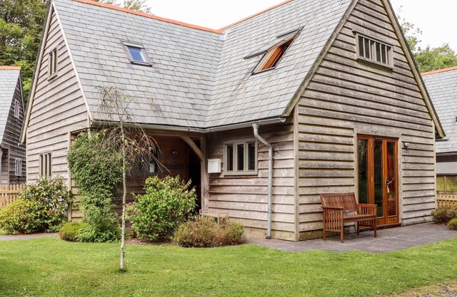 BYBROOK LODGE, pet friendly, country holiday cottage in Camelford