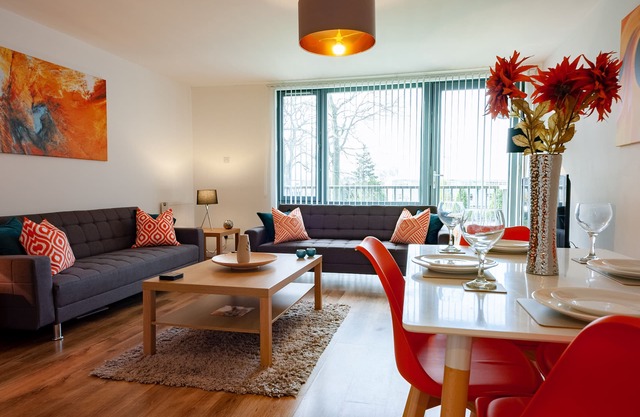 ByEvo 5 Brabloch - Modern Apartment close to Paisley and GLA