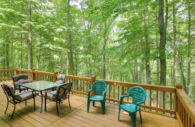 Byrdstown Cabin - w/ Fire Pit, Near Marina & Lake!