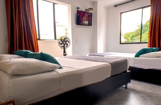 Cómoda Habitación Para Cuatro Personas en el Sector Estadio