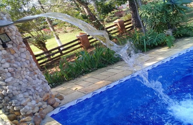 MAISON DE CAMPAGNE AVEC PISCINE ET CAMPING