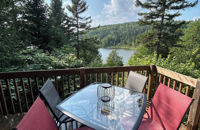 Cozy 2-Bedroom Chalet with exclusive Lake access- Your Peaceful Getaway