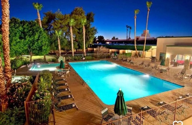 C. Cozy 1B1B Escape Steps from Scottsdale Fun