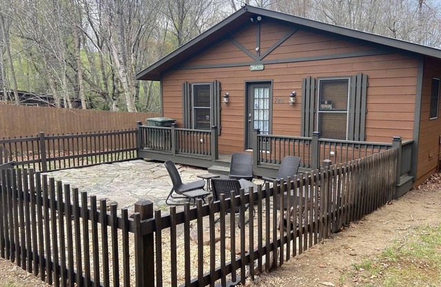 C & D Trivette's Cozy Cabin