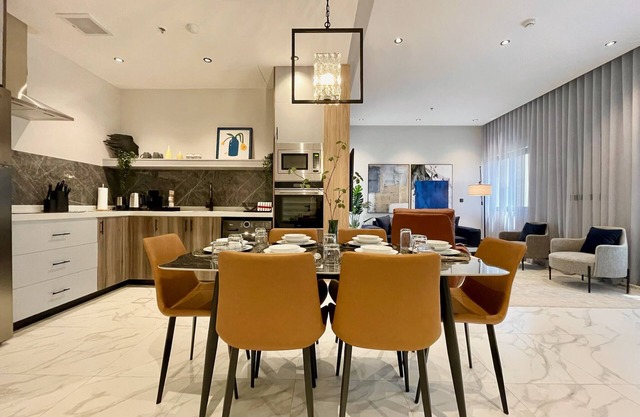 C Living - Premium 3 Bedroom with Large Windows