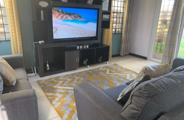 C-Vue Villa (Pool AC Gated Sea Front )