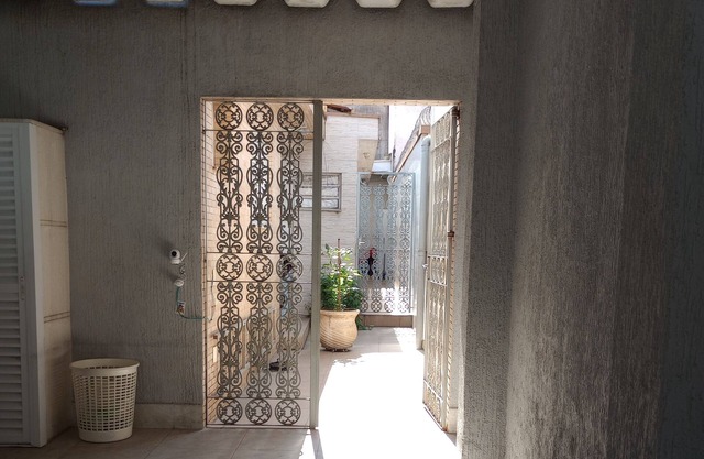 Casa com Garagem ao Lado do Shopping e Metrô