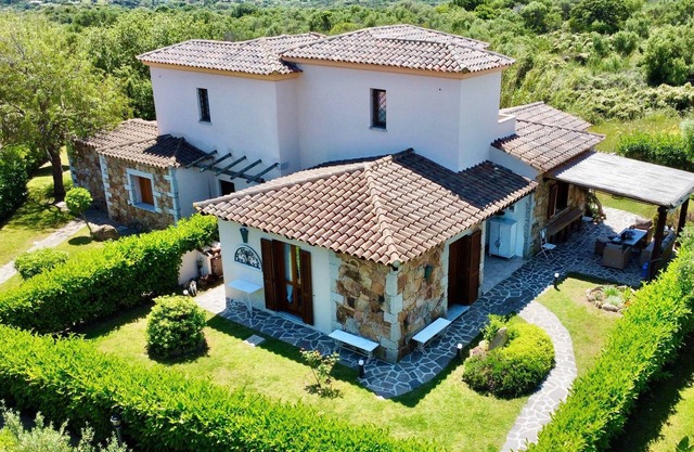 Ca' Mirto, a charming villa in Monte Petrosu