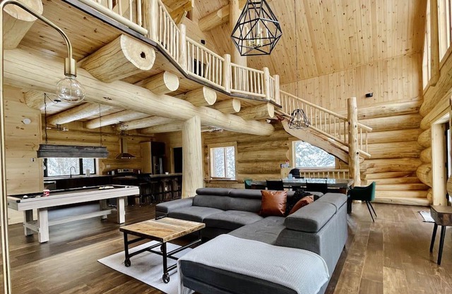 Fief sur la rivière, luxe et détente. Accès a la rivière et spa privé