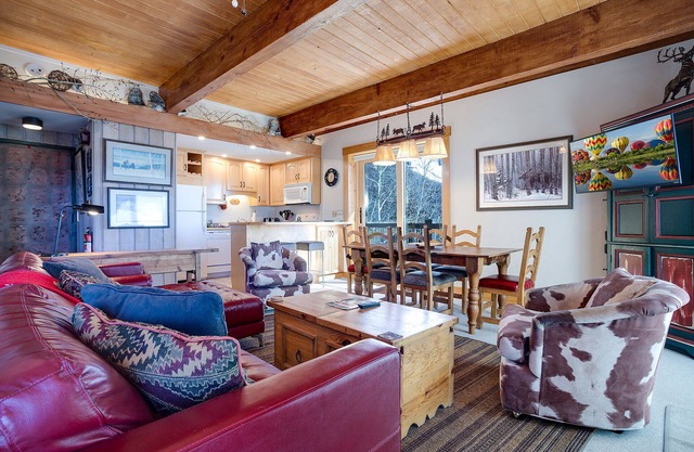 CA319 | Storm Meadows Club A | Top Floor | Corner Condo | Winter Shuttle