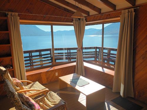 Cabaña Celeste - Acceso directo a playa lago Caburgua y cancha de tenis - direct access Beach in Caburgua Lake and tenis court